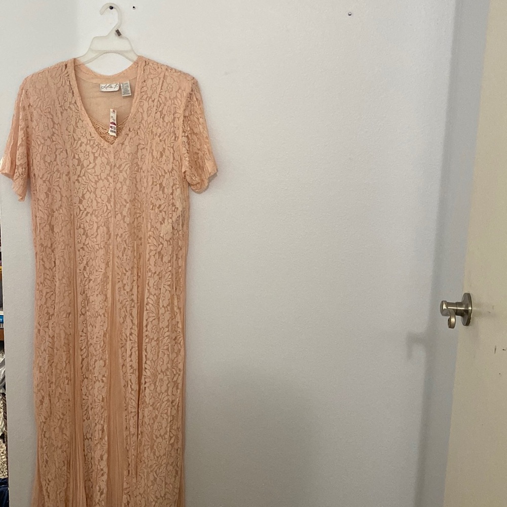 Vintage looking peach/pink dress